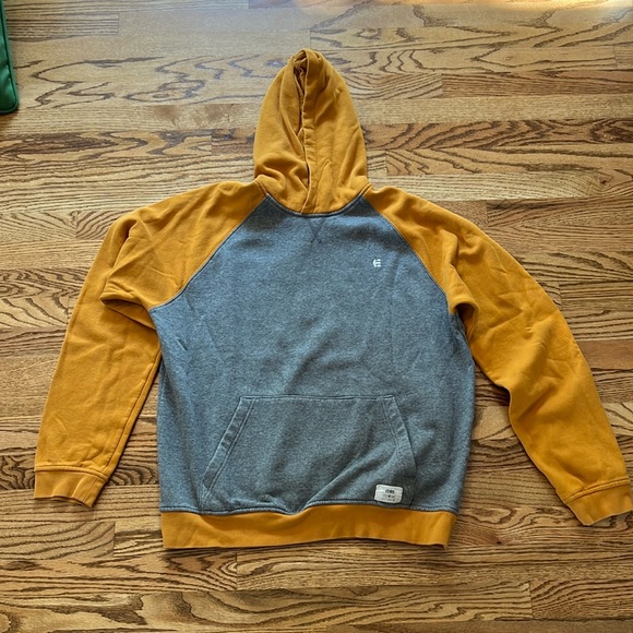 Etnies Other - Etnies- Hooded Sweatshirt, size XL